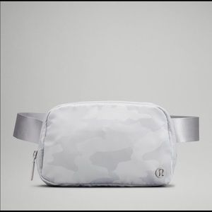 NWT-Lululemon Everywhere Belt Bag
